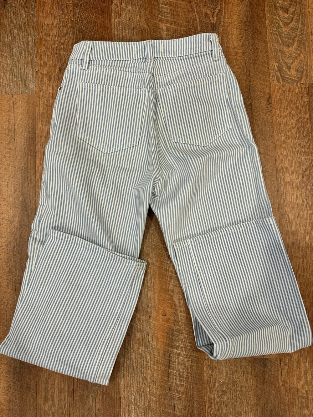Abercrombie & Fitch High-Rise Relaxed Jeans - Light Blue & White - Picture 3 of 4